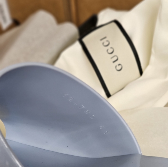 GUCCI Rubber Logo Platform Slide Sandal - Picture 6 of 6